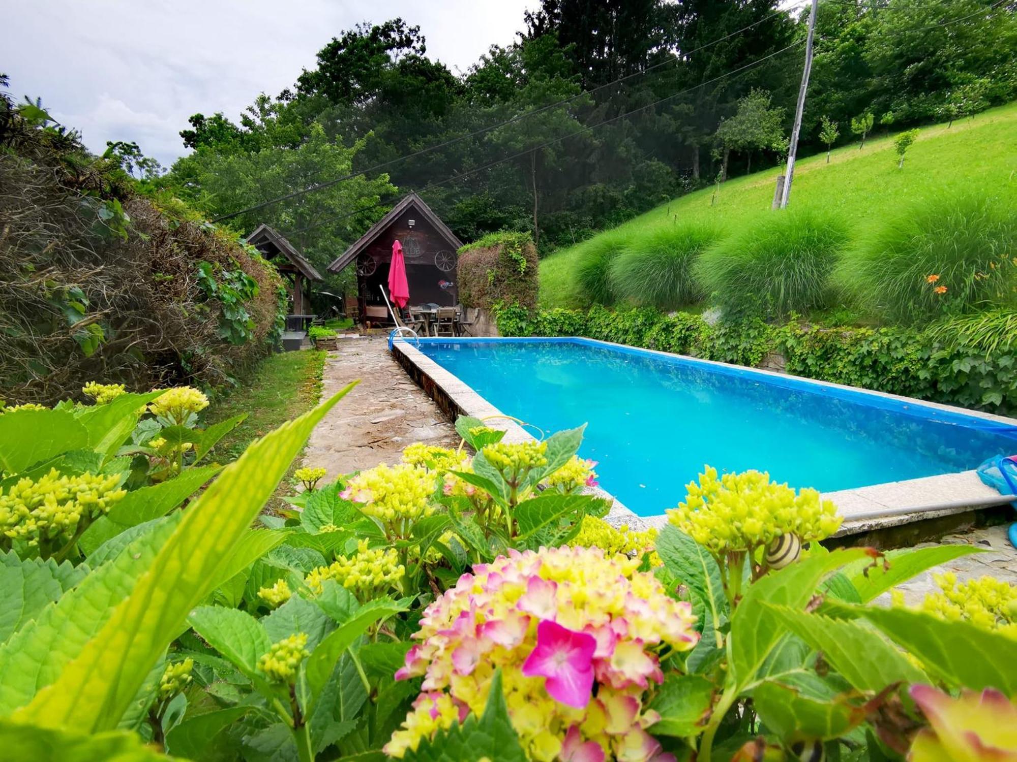 Glamping Mm Hotel Muta Exterior photo